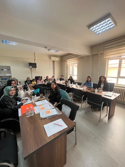 Annelere ve Öğretmenlere Yönelik Menstruasyon Yönetimi Eğitimi